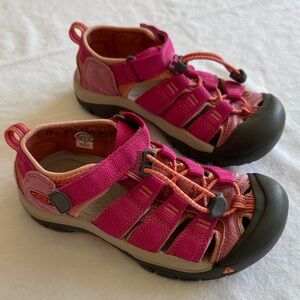 Keen Newport H2 Kids Sandals in Pink and Gray